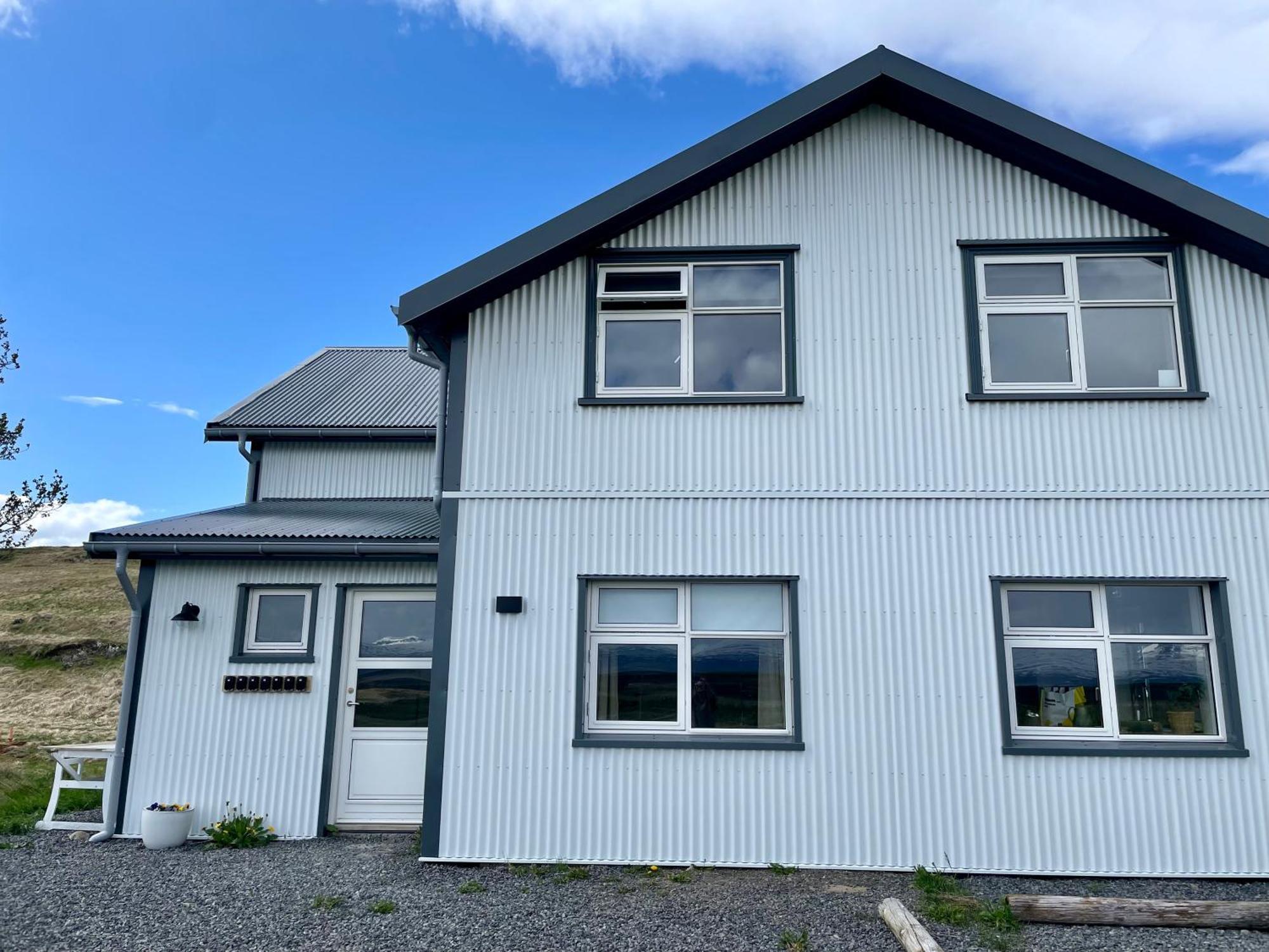 Lindarholl Guesthouse Stori-Bakki Eksteriør bilde