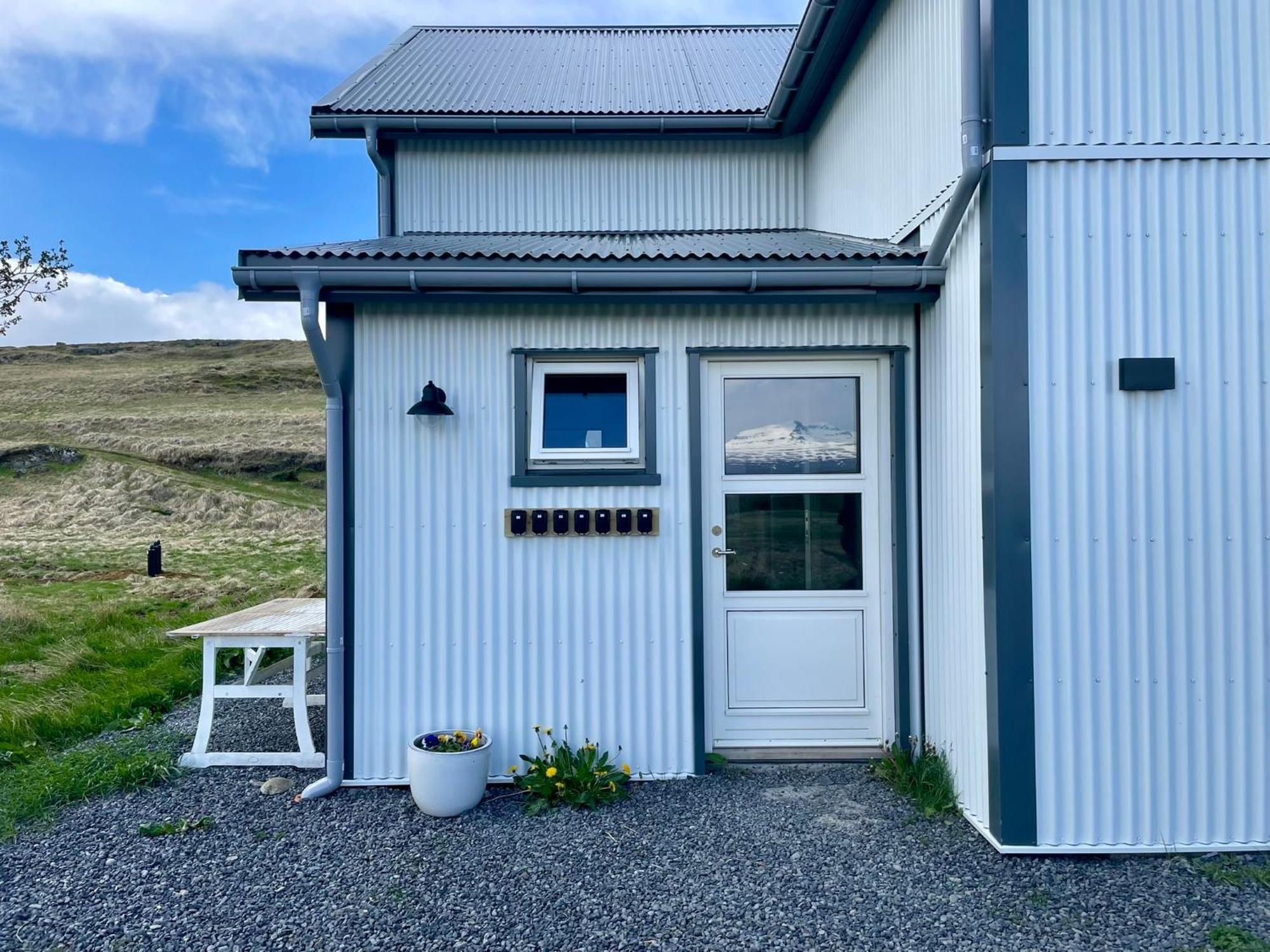 Lindarholl Guesthouse Stori-Bakki Eksteriør bilde